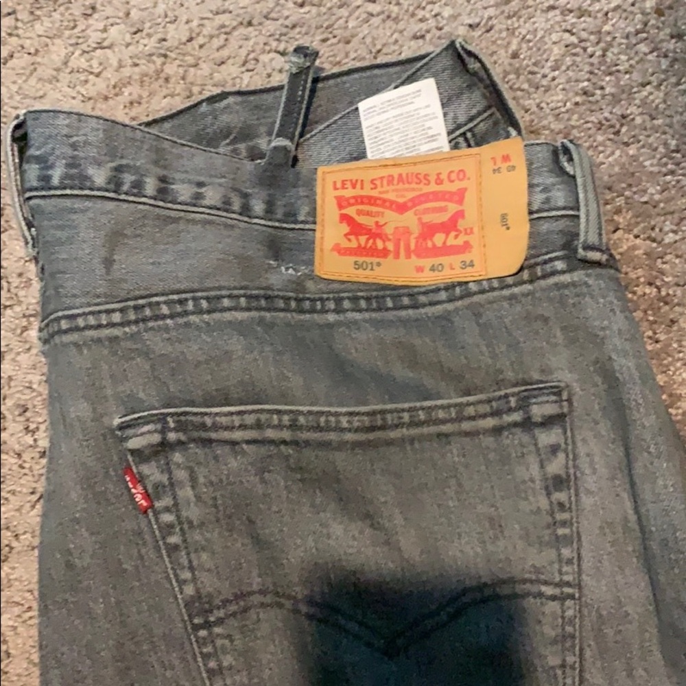 Levi’s - Picture 2 of 2